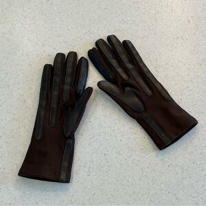Womens Gloves contours by Isotonera. Chocolate brown. One size